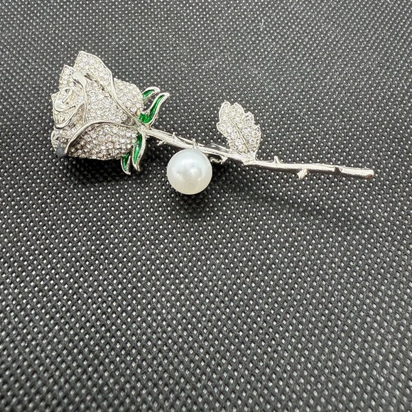 skymallboutique Jewelry - NWT Sparkling Silver Rhinestone Rose Flower Brooch with Pearl